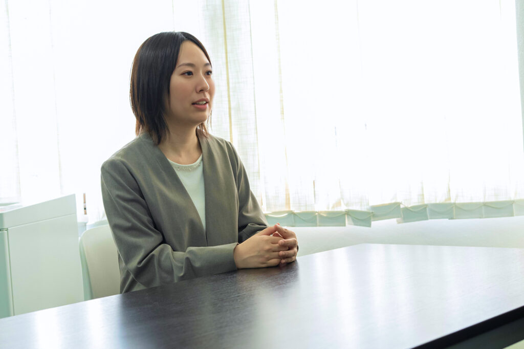 話をする正社員 Sさん